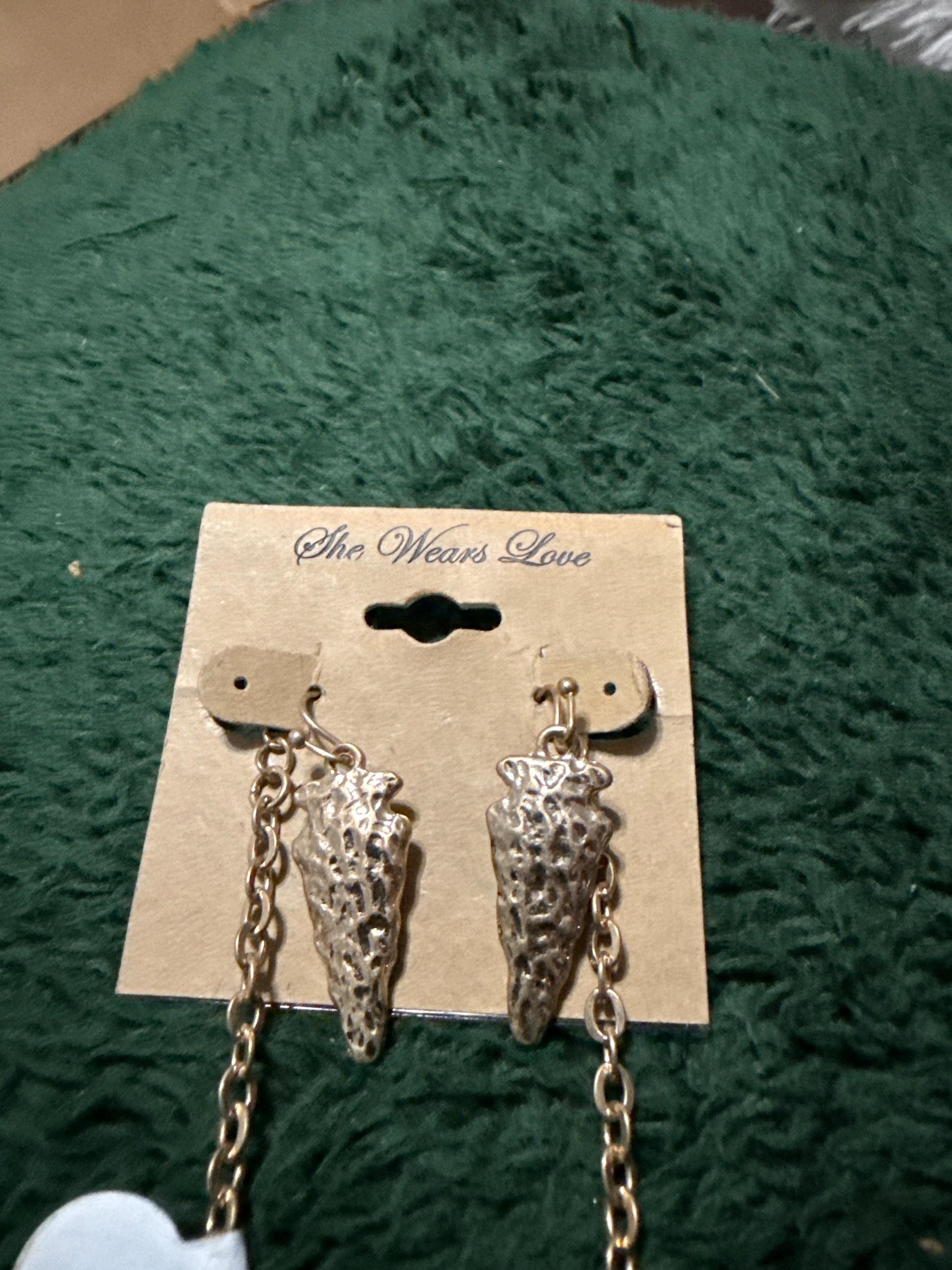 White and Gold Arrowhead Necklace and Earrings Set