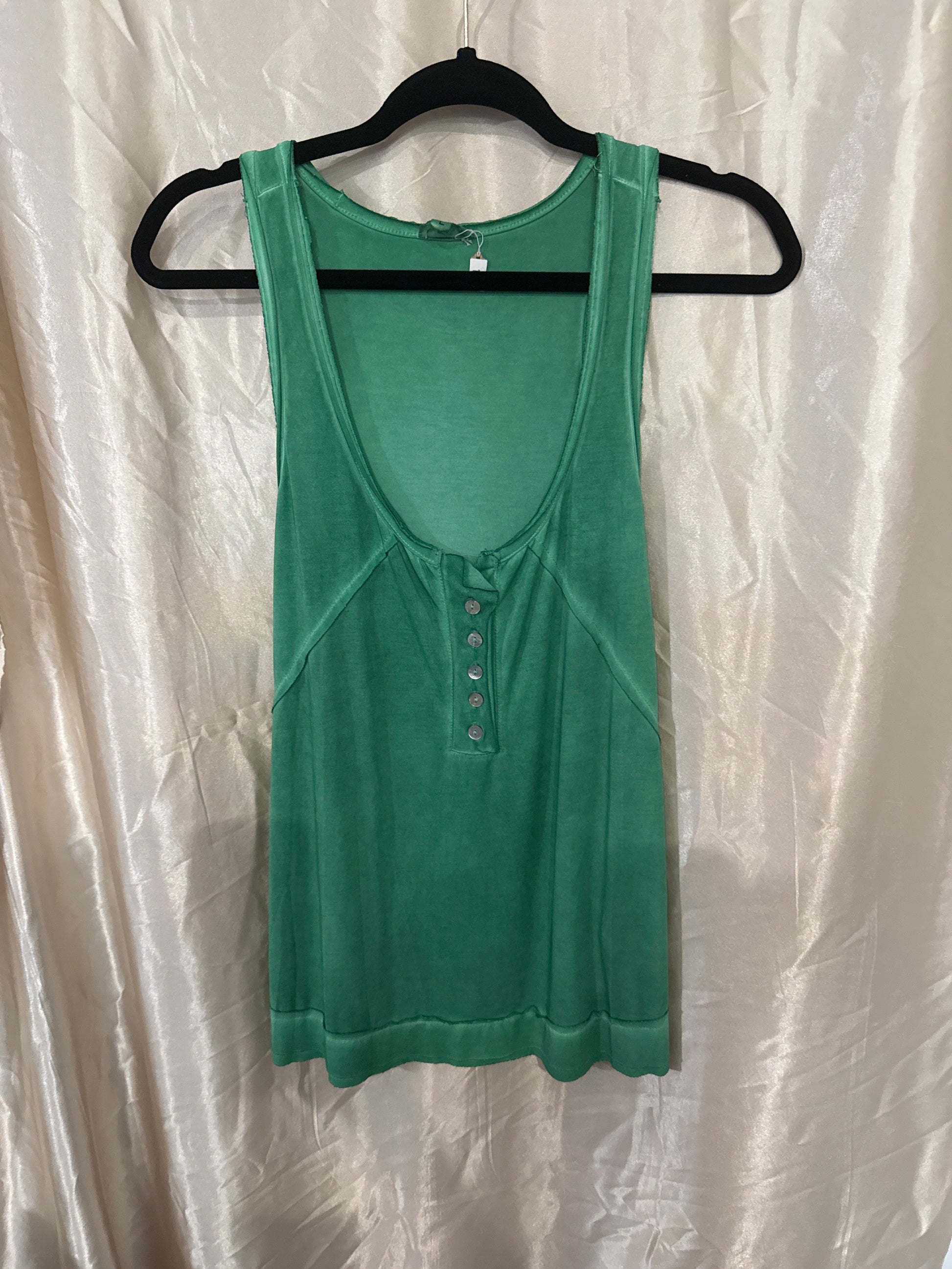 Green Button Tank