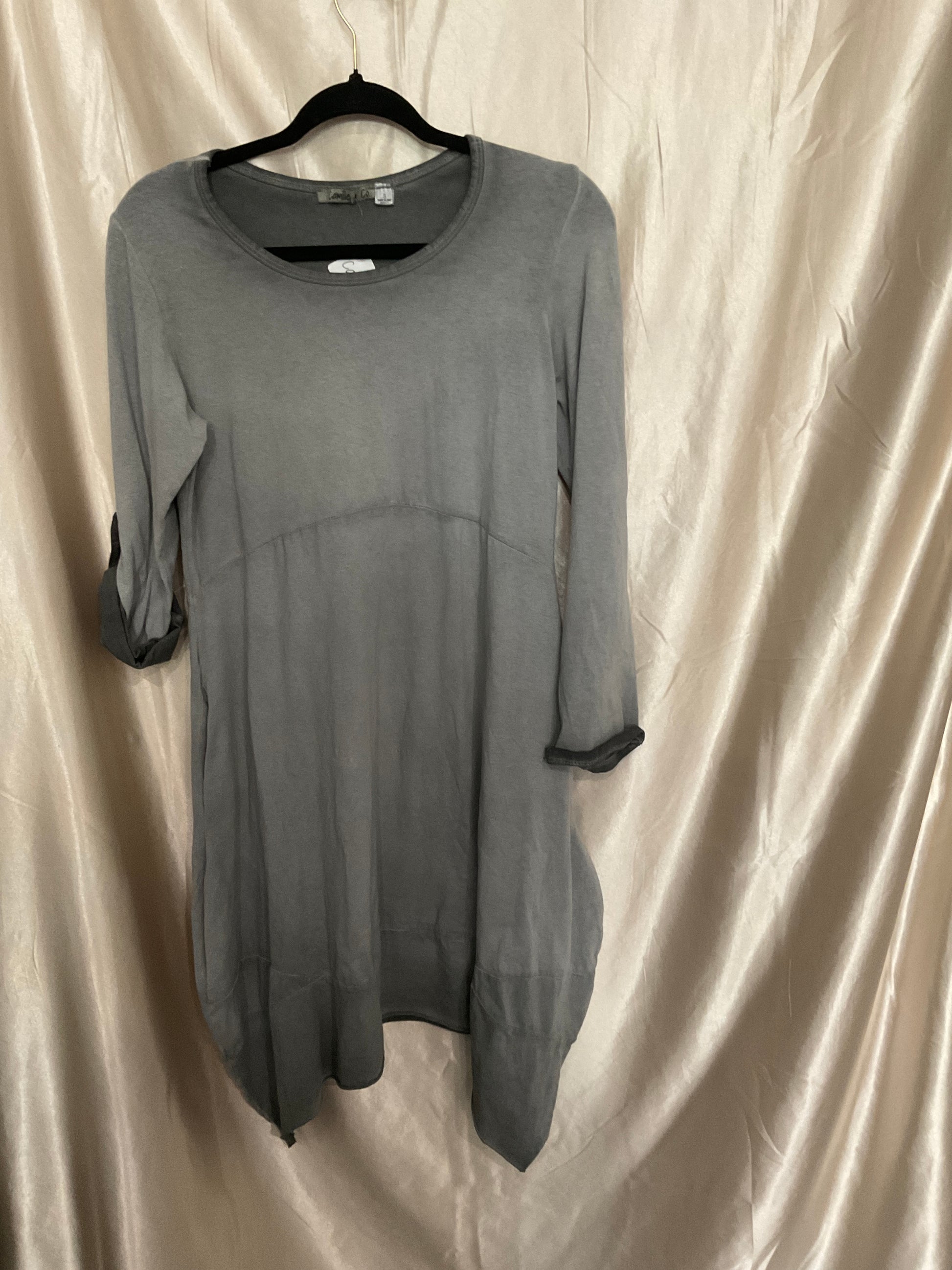 Small Gray Mid-Sleeve Dress